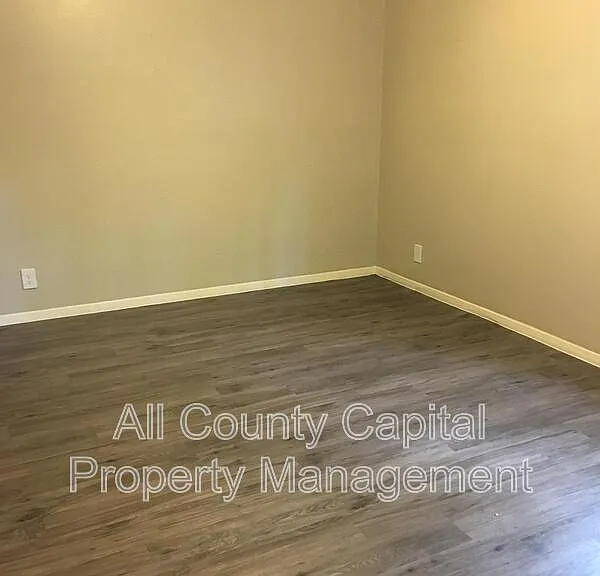6506 S 1st St #104 — Photo 2