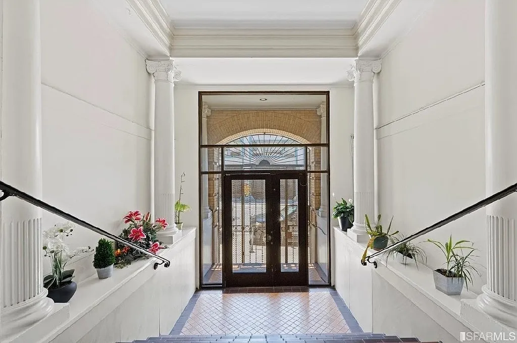 Entrance interior - Laurel Apartments