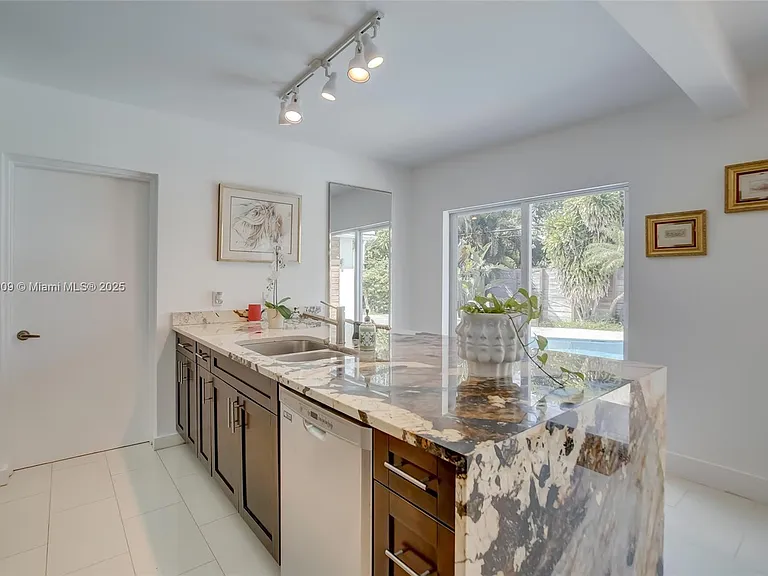 2601 NE 11th Ct — Photo 20