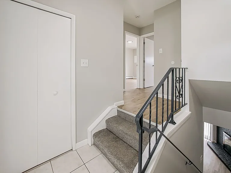 132 Huronview Ct — Photo 11