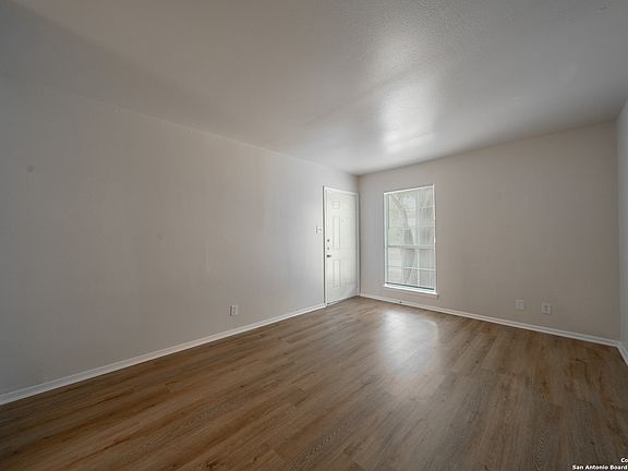5th image of 462 CRESTFIELD ST
