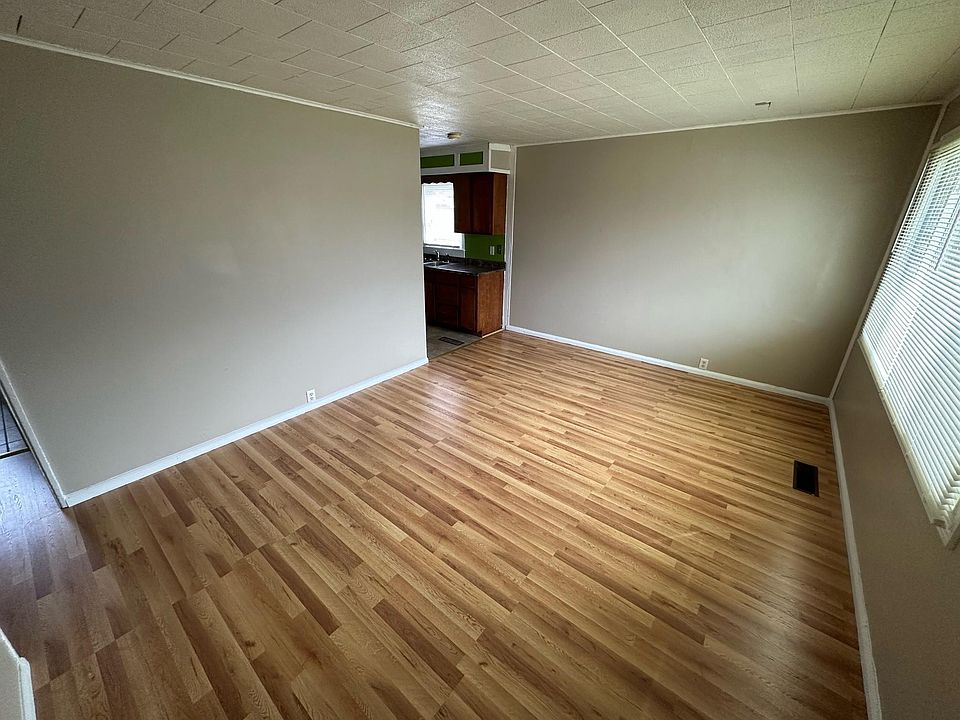 2nd image of 324 W Vinyard St