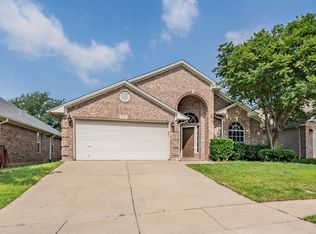 8861 Sunset Trace Dr, Fort Worth, TX 76244