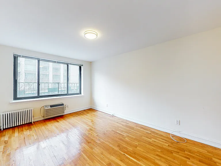 1661 York Ave #2H — Photo 2