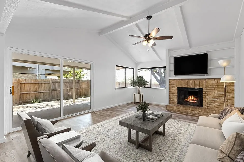 4 bed, 1600 sqft, $2,500 — Photo 2