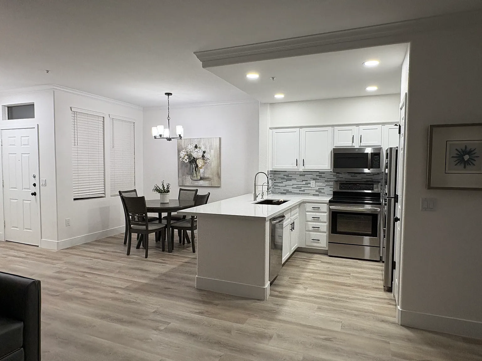 2 bed, 1104 sqft, $2,900 — Photo 2