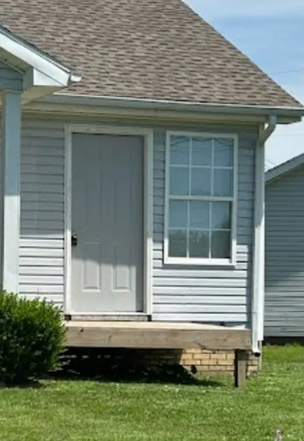 100 Waterford Dr — Photo 1