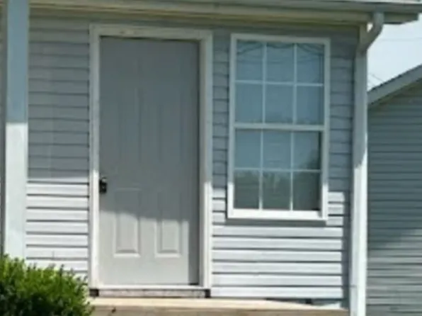 100 Waterford Dr, Oak Grove, KY 42262