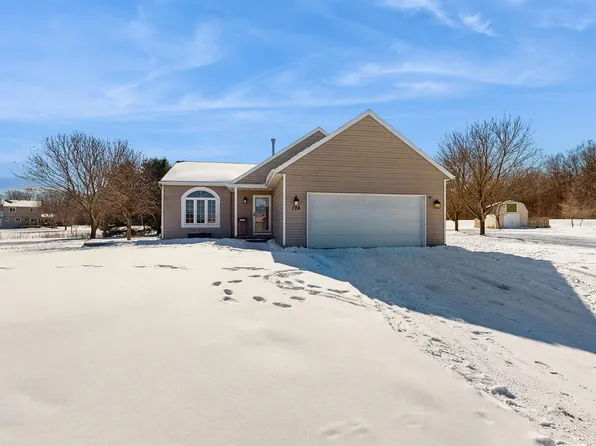 124 Lonetree Dr NW, Sparta, MI 49345