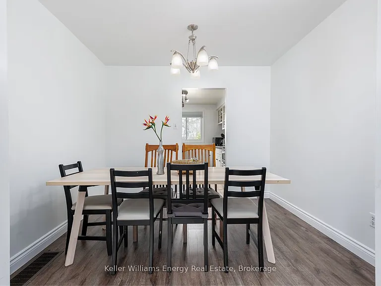 660 Grey St #B — Photo 5