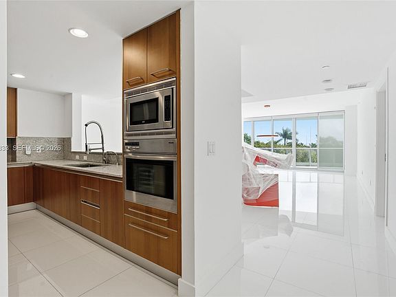 4th image of 2627 S Bayshore Dr APT 501