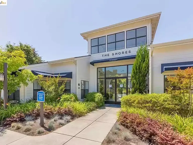 151 Shoreline Ct — Photo 14