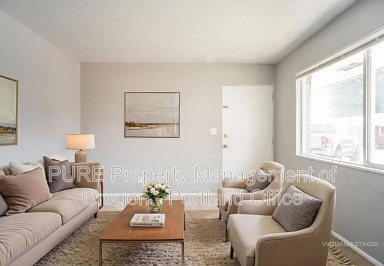 1049 SE Walnut St #7 — Photo 2
