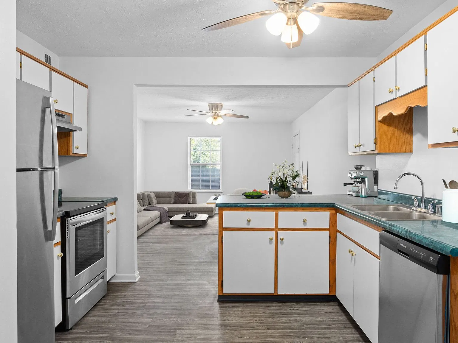Lakeview Garden Apartments — Photo 2