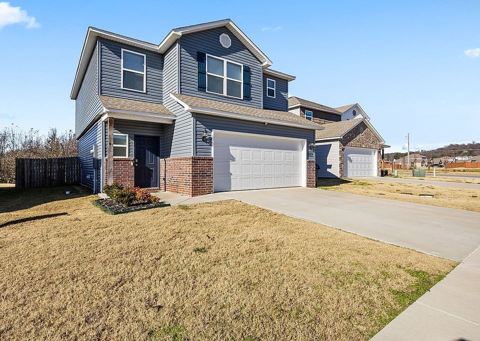 1st image of 827 E Sparrow Cir