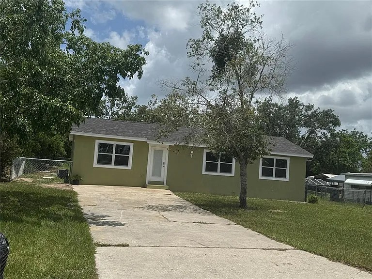 2549 Olive Ave — Photo 4
