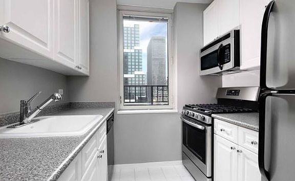 4th image of 250 W 50th St APT 34B