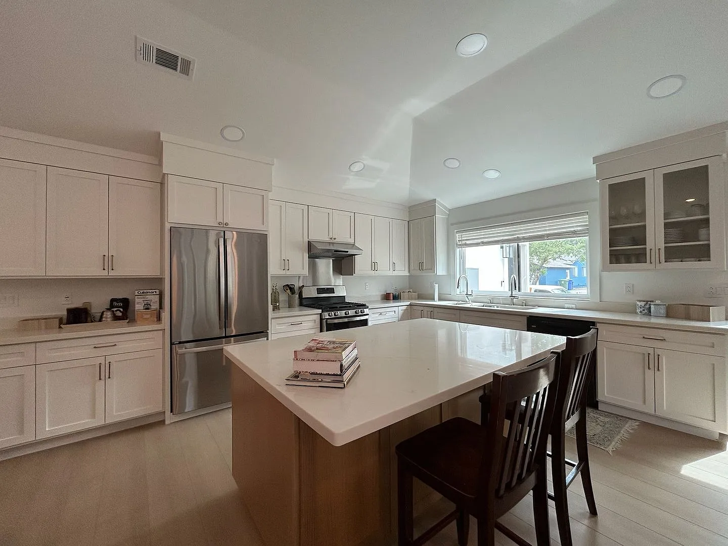 Stunning Newly Rebuilt Yountville Retreat | Fully Furnished — Photo 3