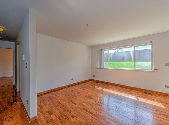 3rd image of 701 E Whispering Oaks Dr Unit 1LC