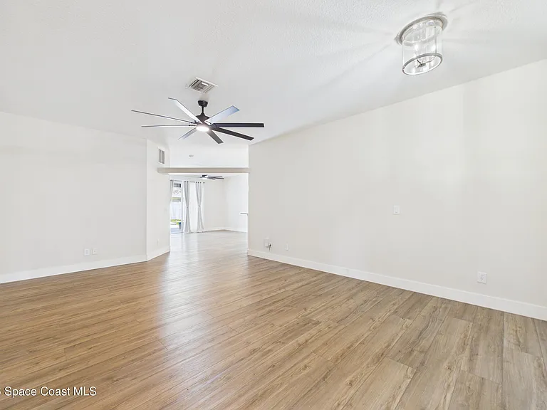 6106 Indigo Crossing Dr — Photo 9