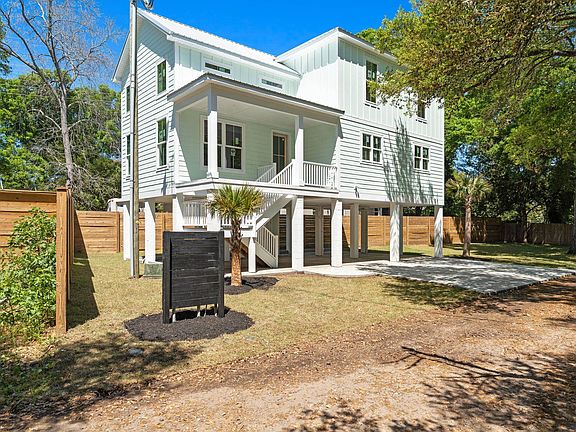 3rd image of 3821 Myrtle Dr.