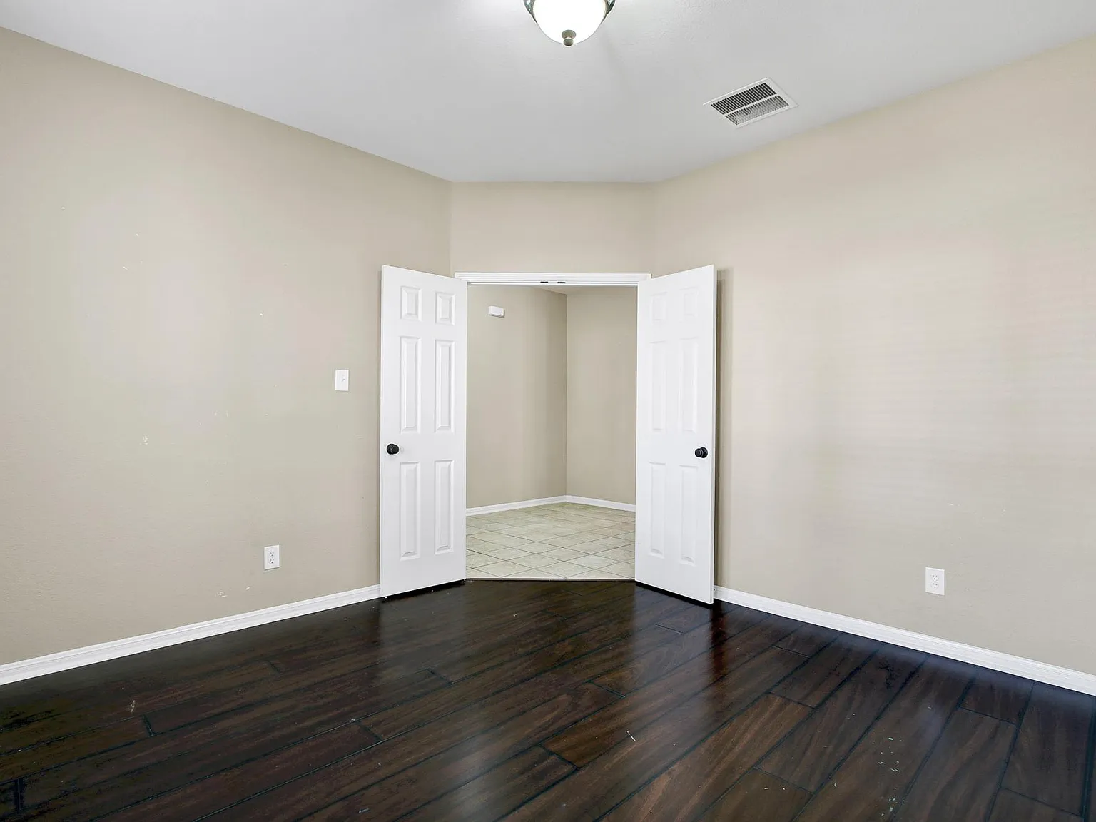 4 bed, 2772 sqft, $2,800 — Photo 4