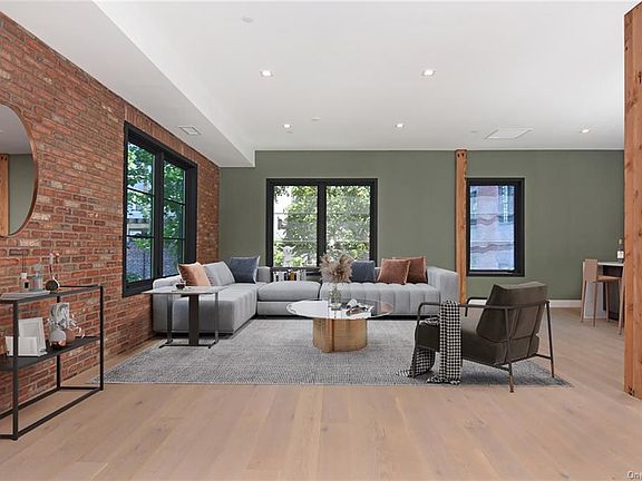 4th image of 50 Chestnut St #7