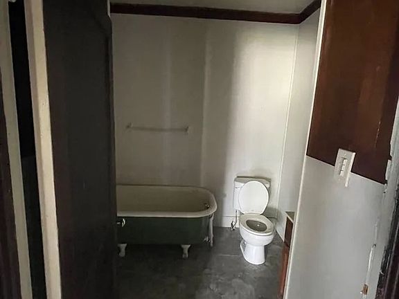 3rd image of 3870 Park St