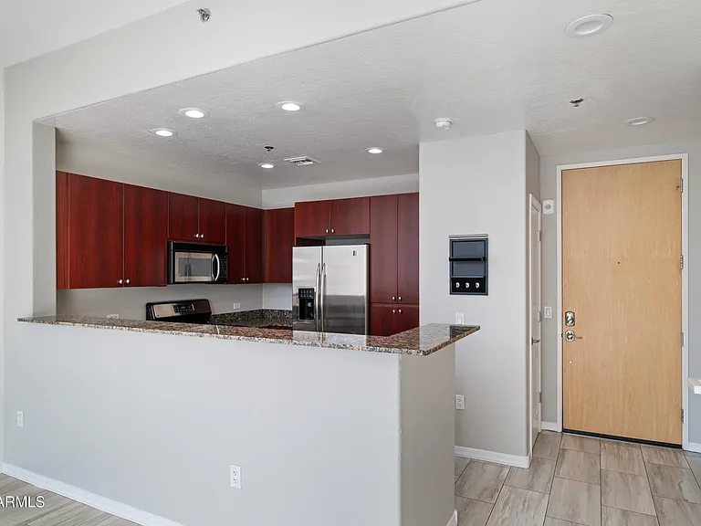 17 W Vernon Ave #619 — Photo 5