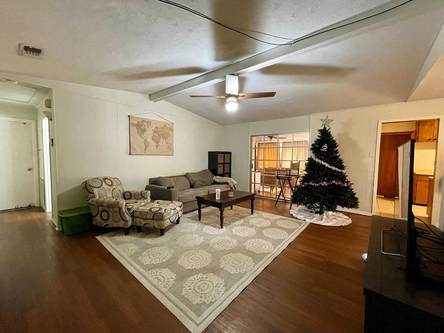 4 bed, 1654 sqft, $3,000 — Photo 3