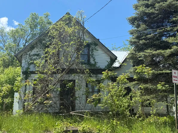 33 S Pearl St, Malone, NY 12953