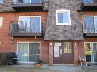 9352 Bay Colony Dr #612, Des Plaines, IL