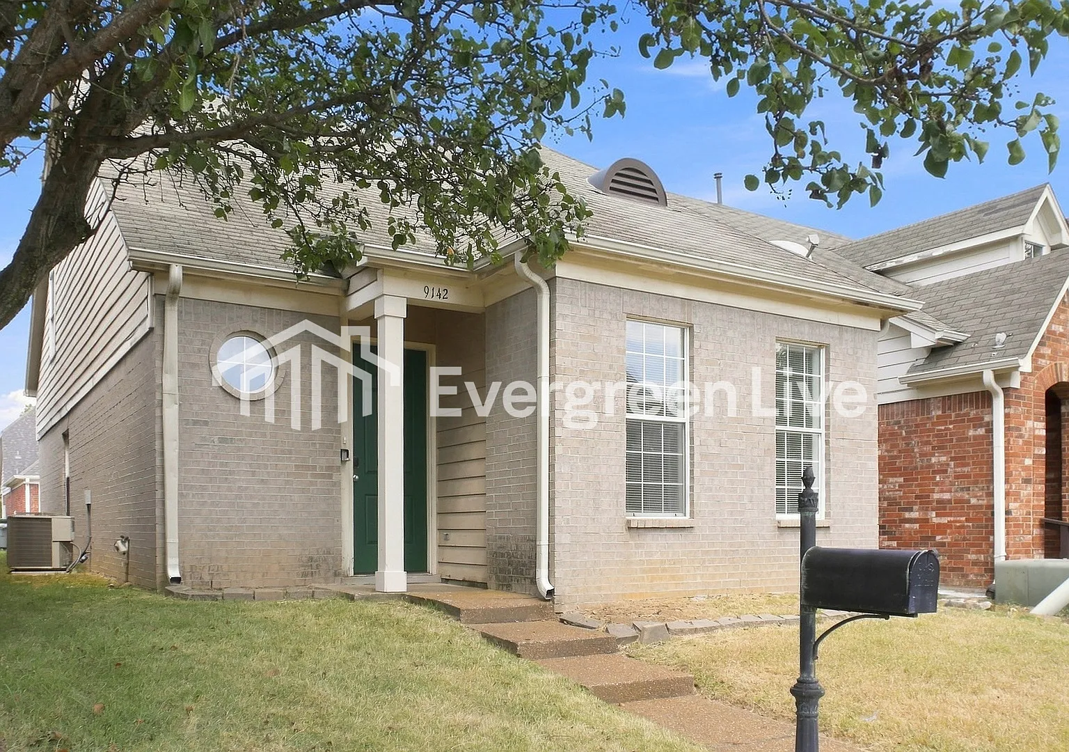 3 bed, 2.0 bath, 1663 sqft, $1,595 — Photo 2