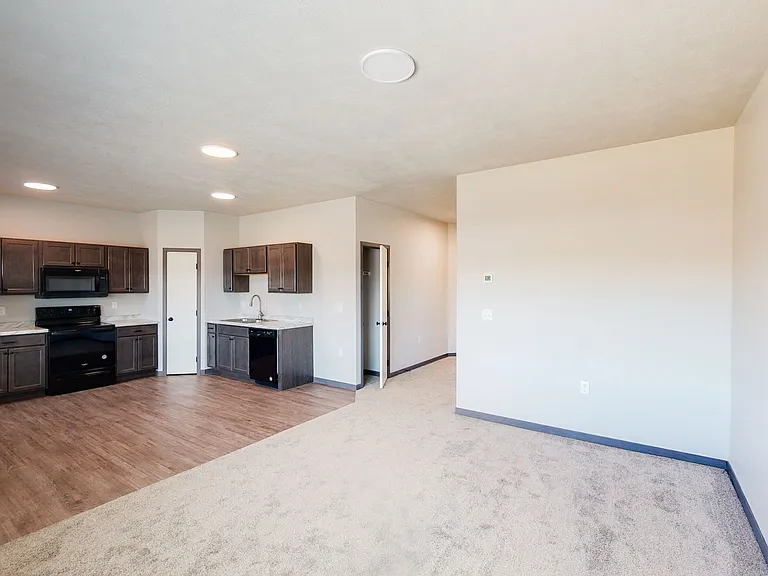 5800 Sunnybrook Plz — Photo 19