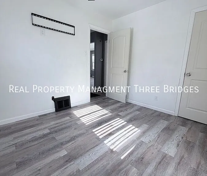 35 S Barat Ave — Photo 5