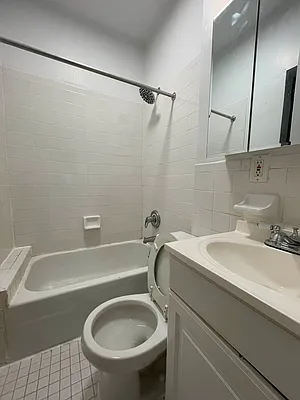 Rented by HOLTON REAL ESTATE INC. | media 12