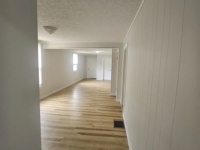 921 N 2nd Ave — Photo 4