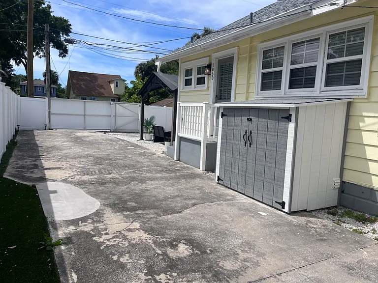 22nd Ave N — Photo 17