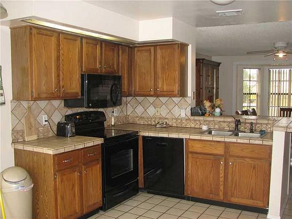 3rd image of 104 Spinwood Ct