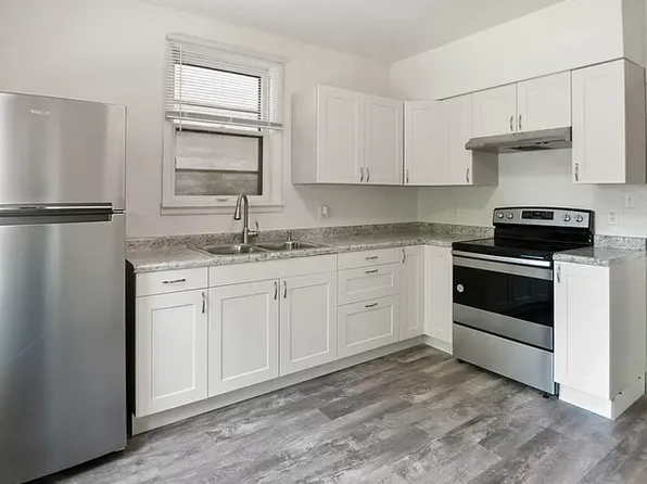 1010 E 6th St #1, Duluth, MN 55805