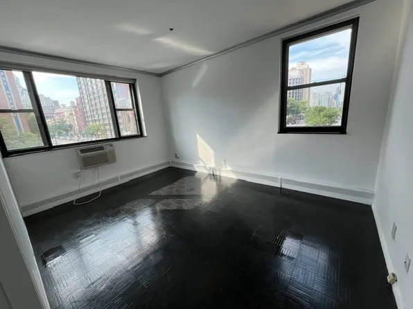400 East 14th Street image 1 of 13