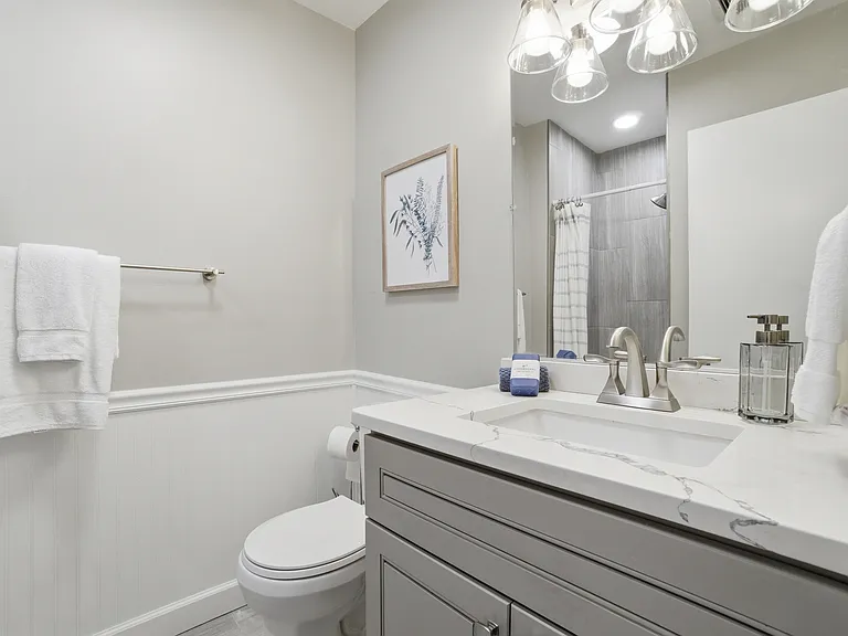 1821 Sheringham W — Photo 30
