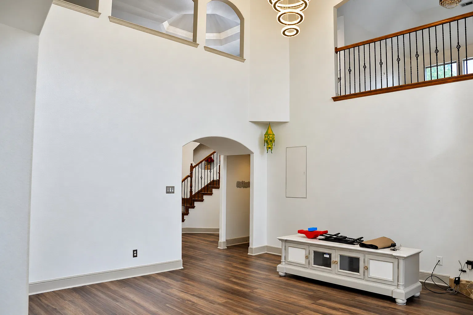 4 bed, 3.5 bath, 3786 sqft, $3,300 — Photo 4