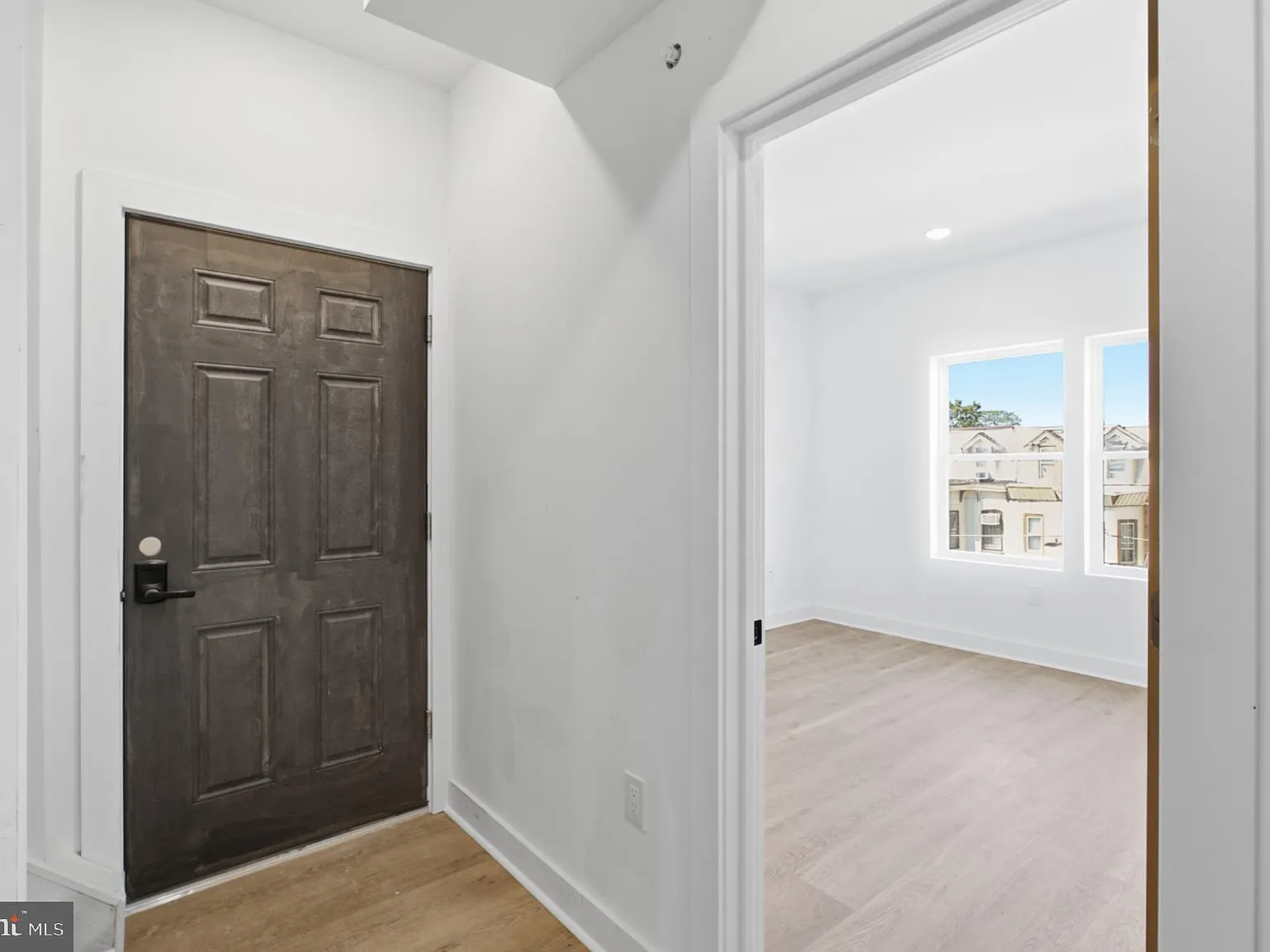 2 bed, 1.0 bath, $1,600 — Photo 2