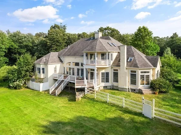 6 Chickadee Ln, North Easton, MA 02356