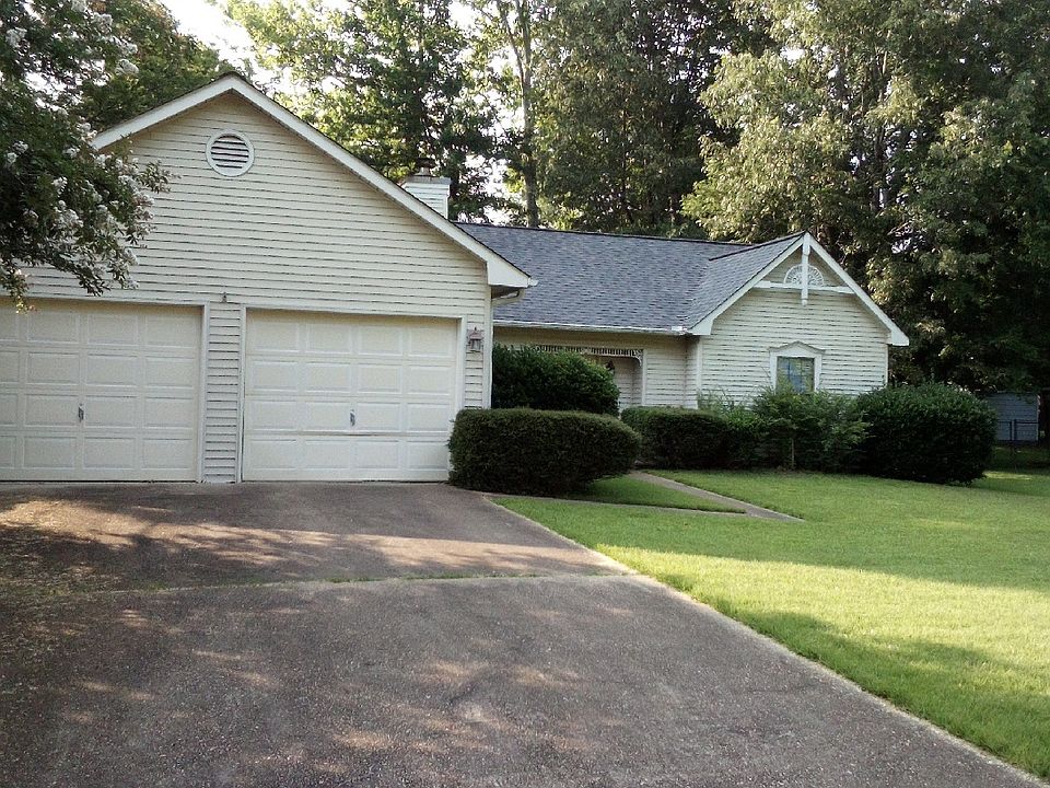 2nd image of 110 Elm Pl