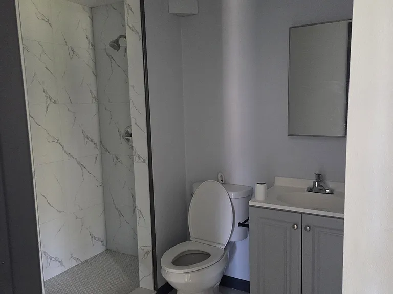 410 SW 12th St — Photo 14