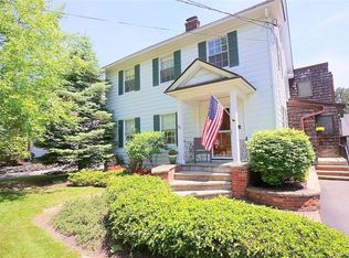 90 Oakgrove Dr, Williamsville, NY 14221