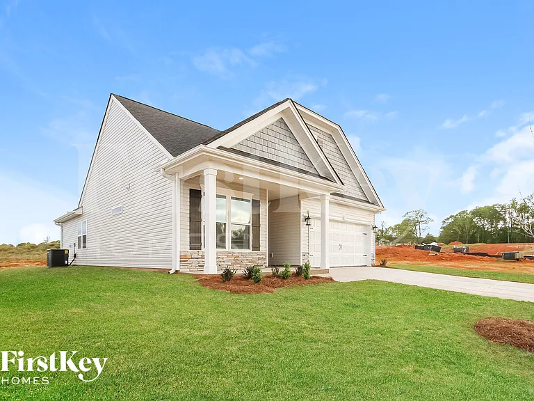 423 Stonefence Dr — Photo 2