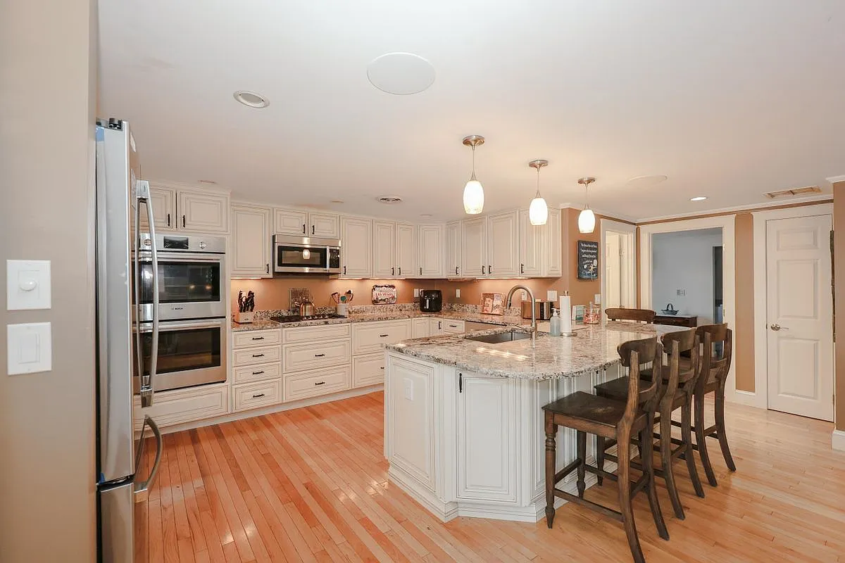 2 bed, 2.0 bath, 5000 sqft, $2,650 — Photo 4